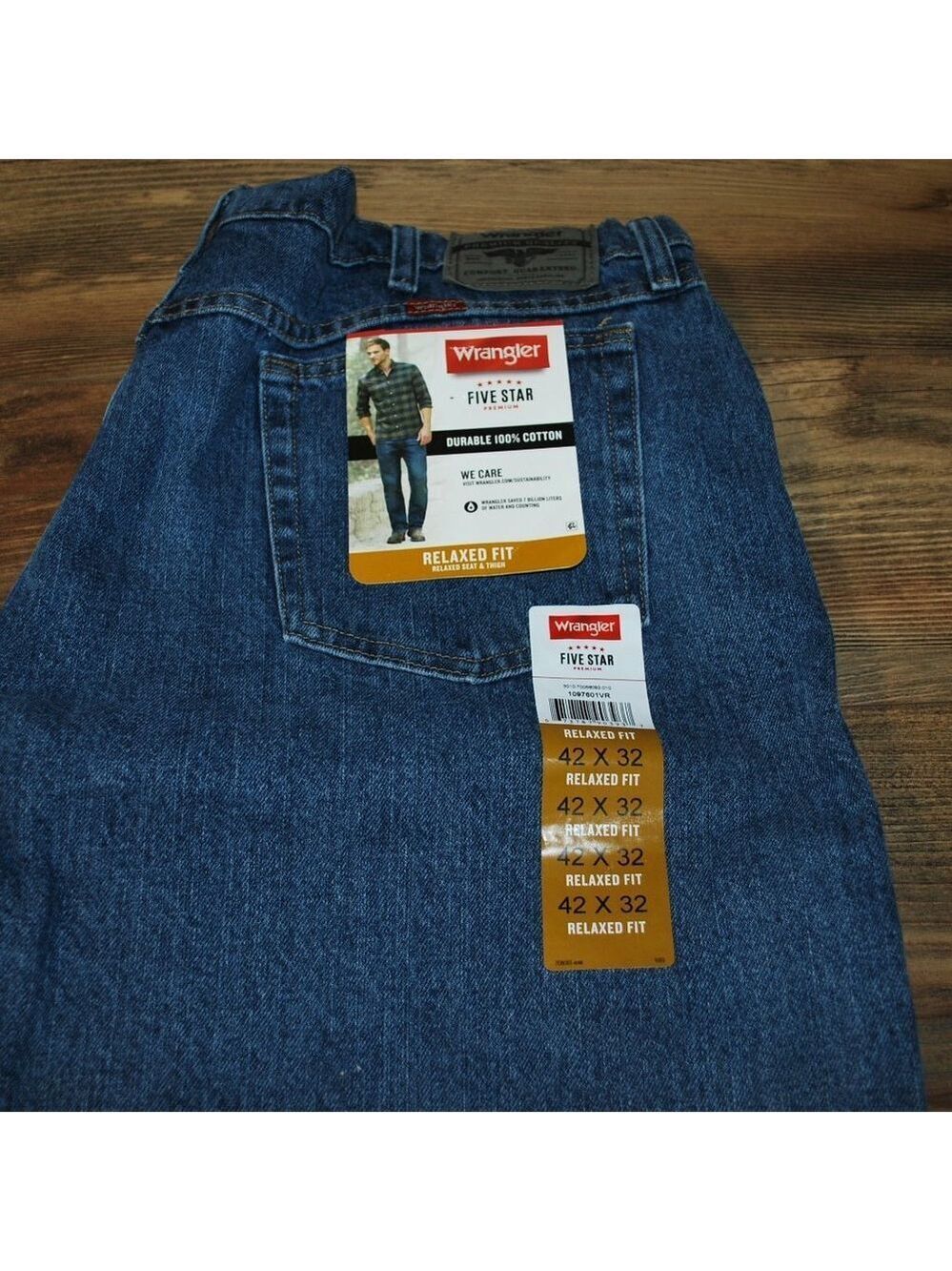 NWT Wrangler Relaxed Fit and Thigh Jeans Mens 42 x 32           216H
